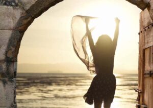 松田麻寿のスピリチュアルガイダンス〈8〉 5月は自分の中の光と叡智を解放し、次なる次元へ